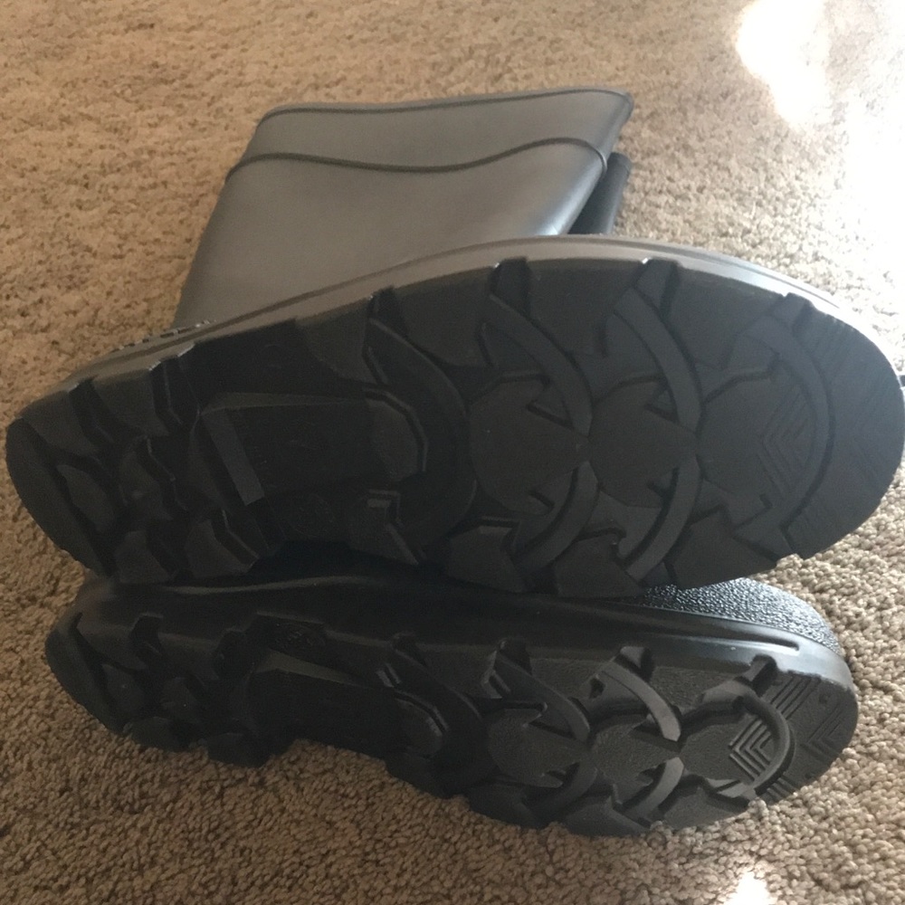 Steal toe rain boots size 8 women’s